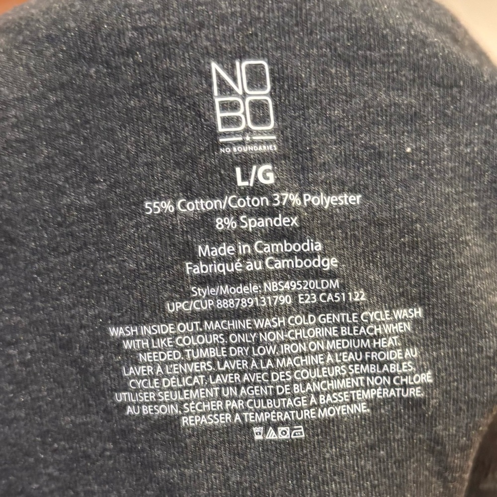 No Boundaries Men's Charcoal Crewneck Sweater